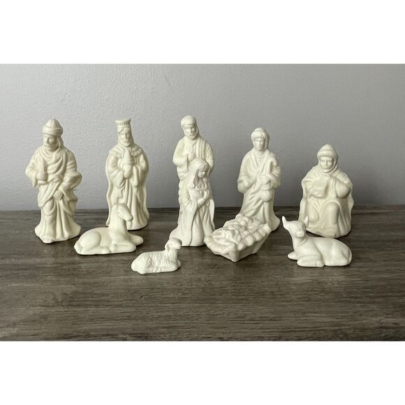 11-Piece White Nativity Set w/ Wood Base Christmas Display Porcelain Figures - Picture 11 of 12